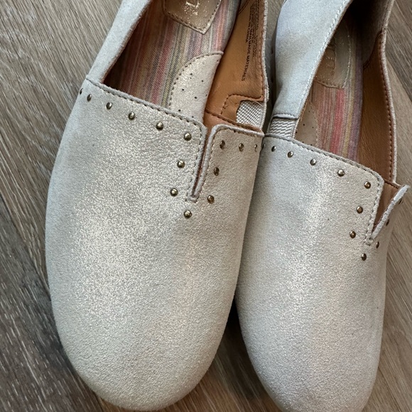 NWOT Born light gold stud sebra flat shoes size 8 - Picture 6 of 12